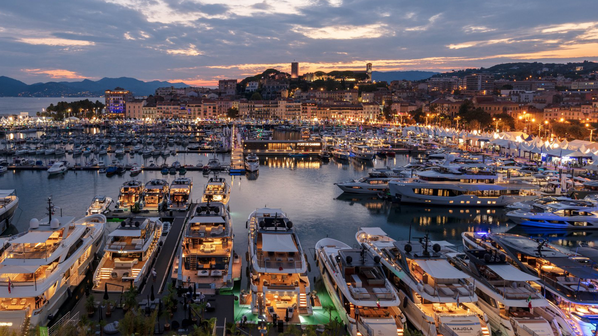 Cannes Yachting Festival background