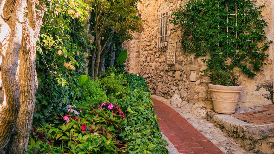 Follow the walls of Saint Paul de Vence and get lost in its streets