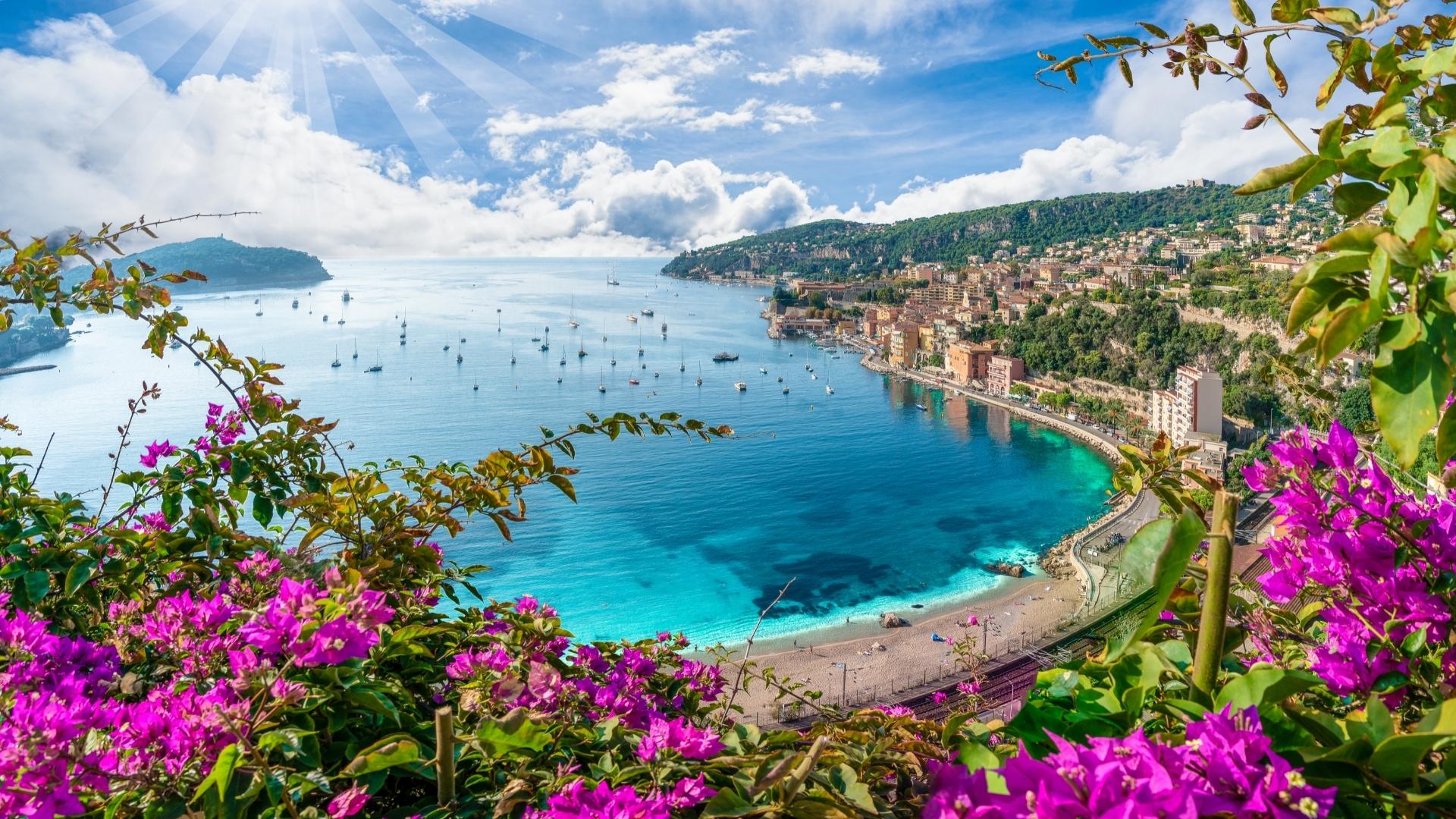 How long should you charter a private yacht in the French Riviera?
