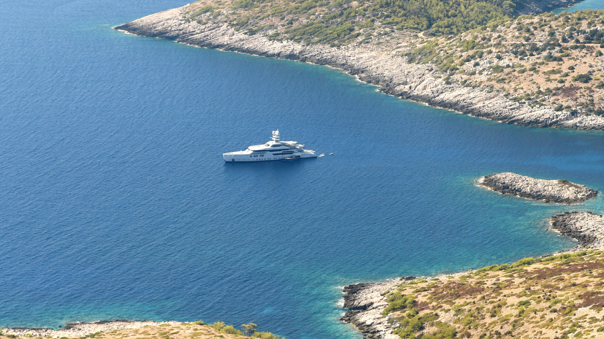 Hidden bays in Croatia only accessible on yacht charters