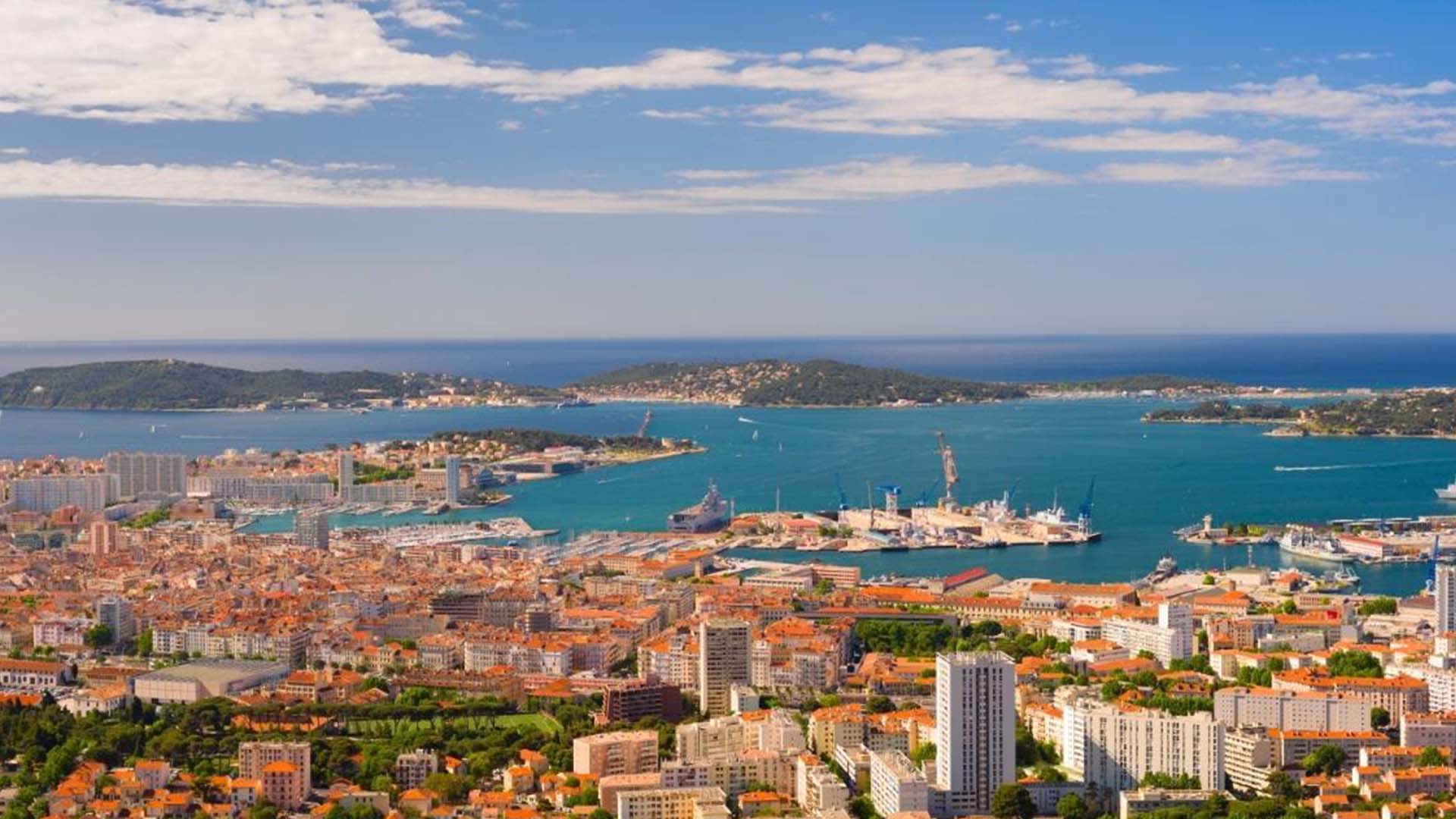 Bring your family to Toulon during your luxury yacht charter in the South of France
