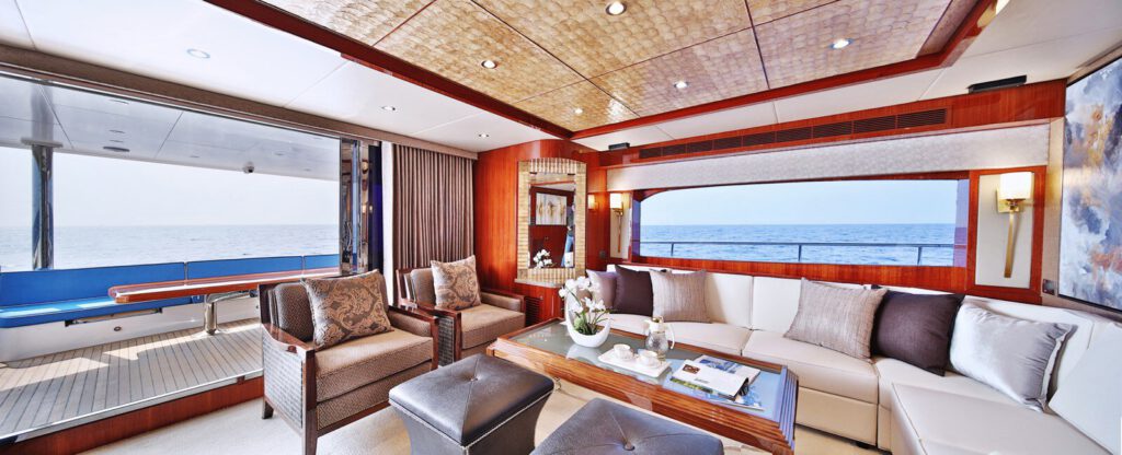 JOHNSON 80′ FLYBRIDGE W/HYDRAULIC PLATFORM