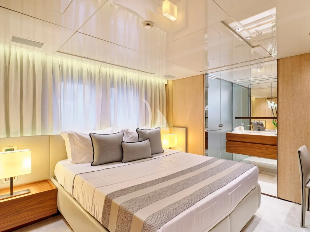 GOLDEN YACHT