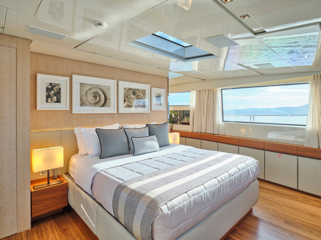 GOLDEN YACHT