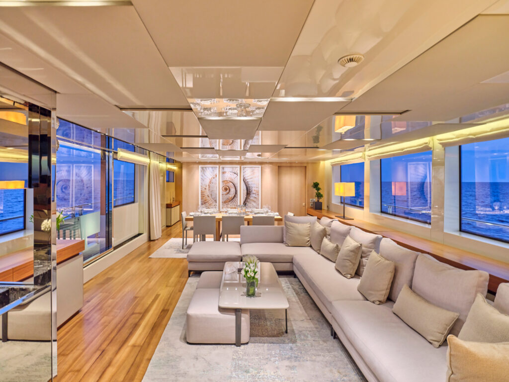 GOLDEN YACHT
