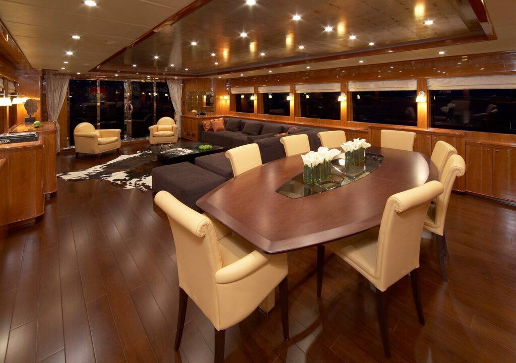 JOHNSON 110 FLYBRIDGE