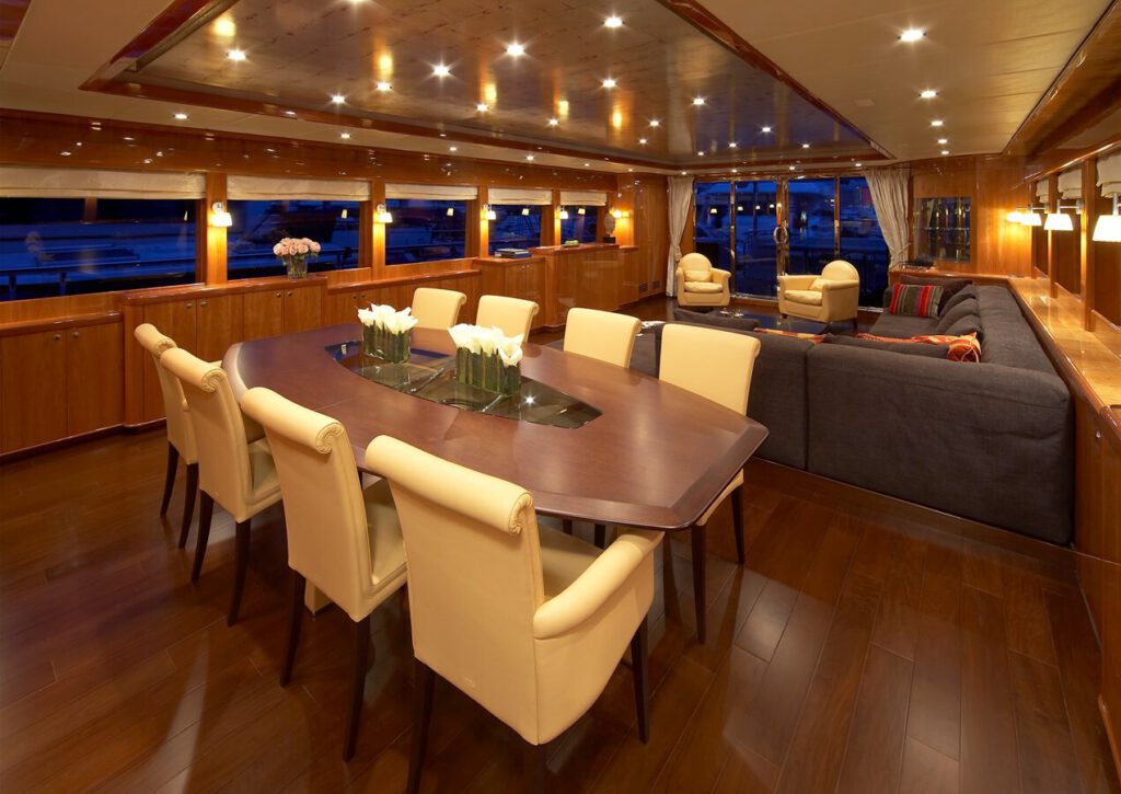 JOHNSON 110 FLYBRIDGE