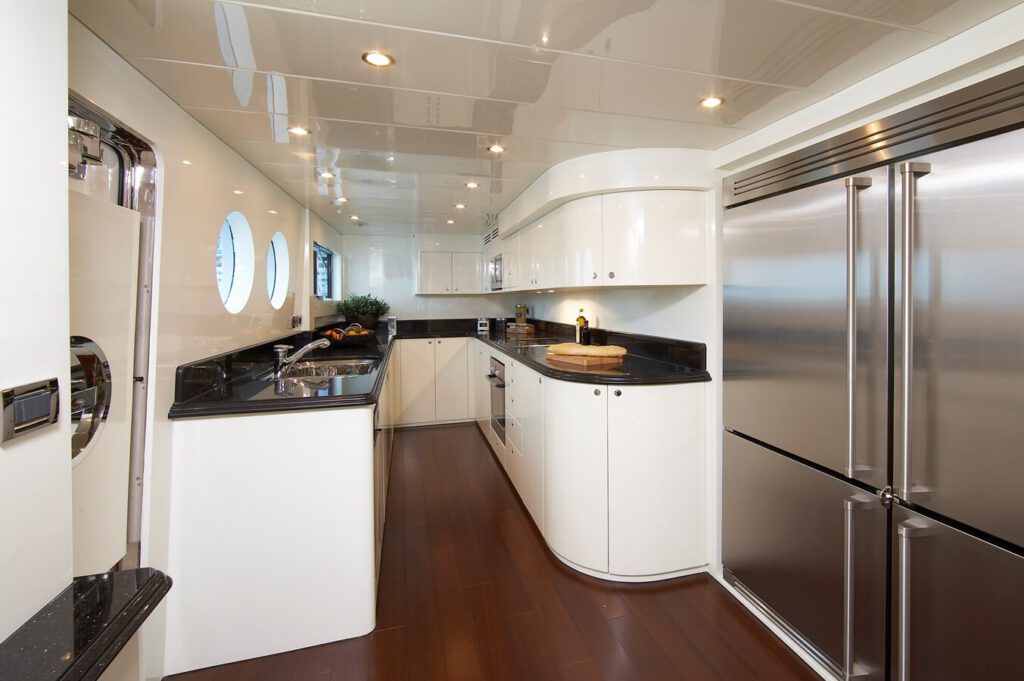 JOHNSON 110 FLYBRIDGE