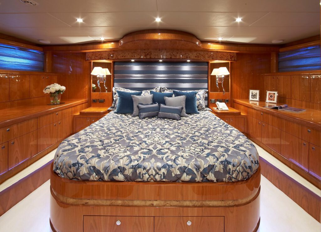 JOHNSON 110 FLYBRIDGE