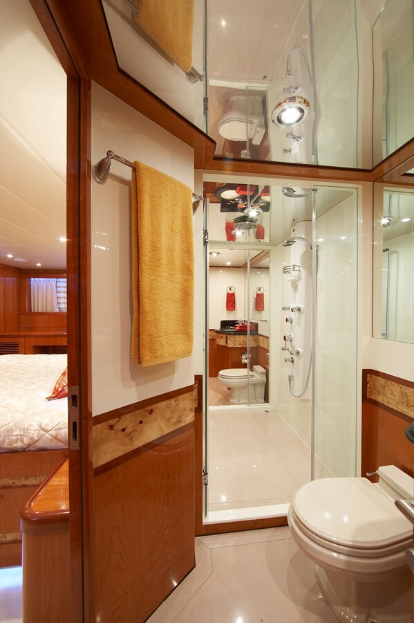 JOHNSON 110 FLYBRIDGE