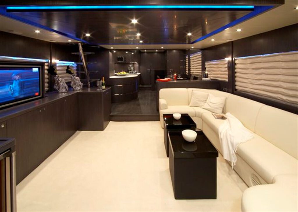JOHNSON 80’ SKYLOUNGE W/FISHING COCKPIT