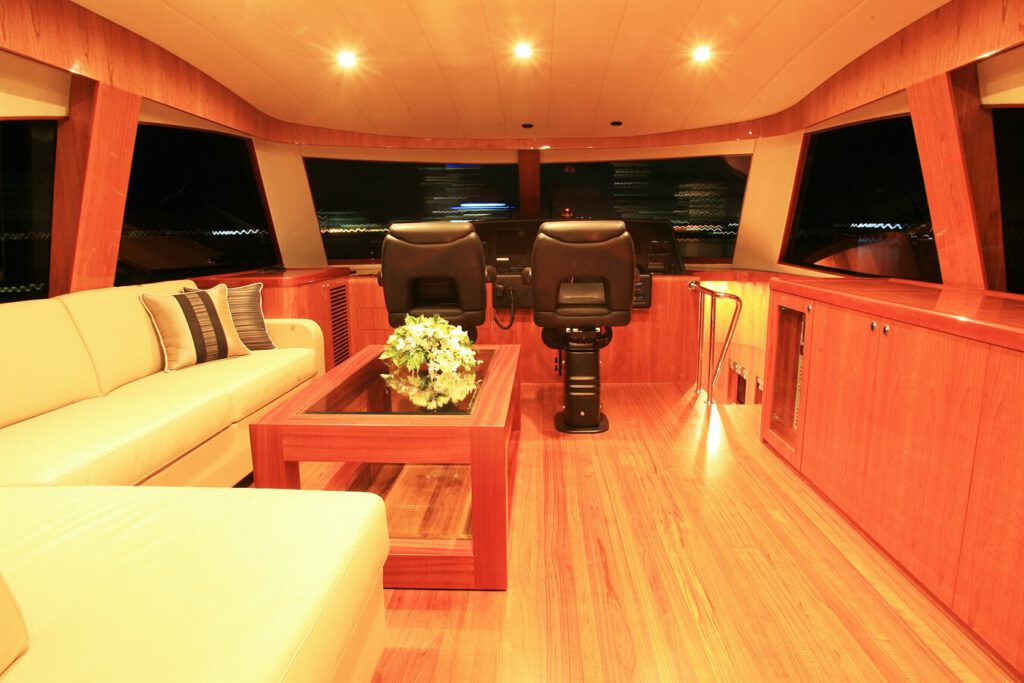 JOHNSON 80’ SKYLOUNGE W/FISHING COCKPIT