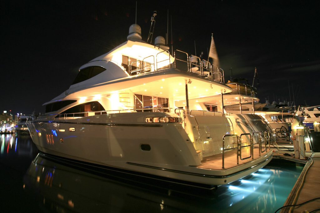 JOHNSON 80’ SKYLOUNGE W/FISHING COCKPIT