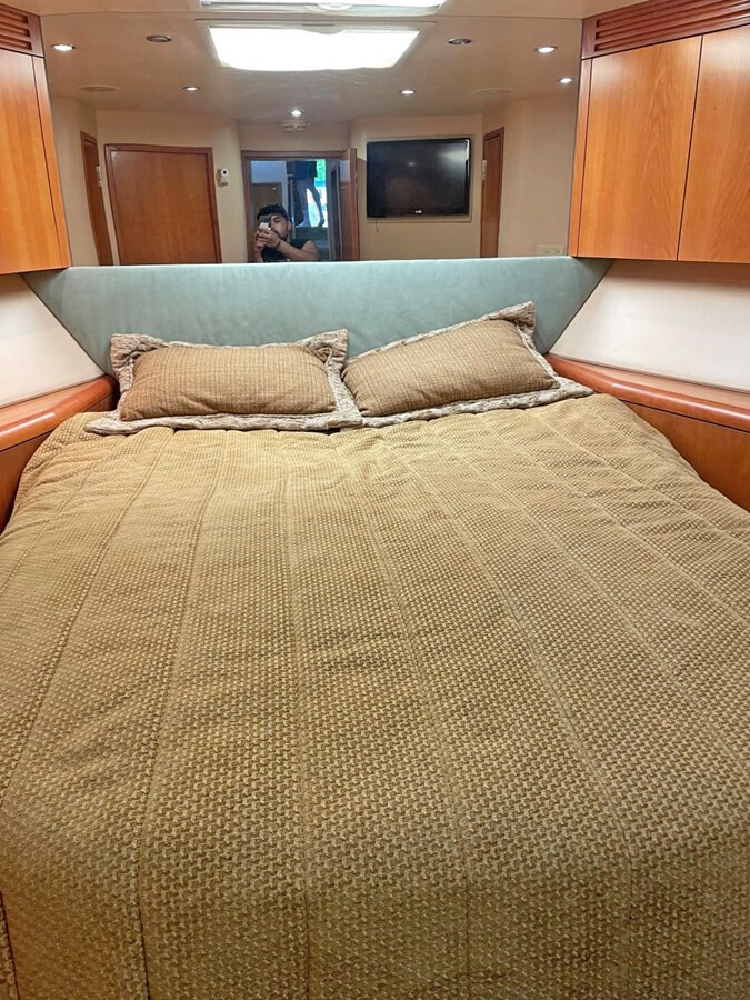HATTERAS 68 CONVERTIBLE