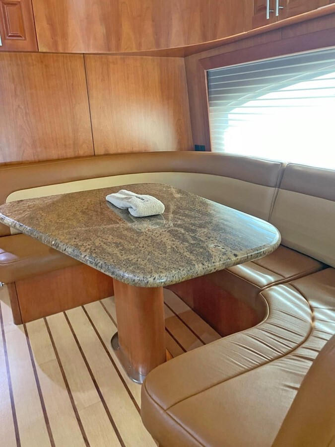 HATTERAS 68 CONVERTIBLE