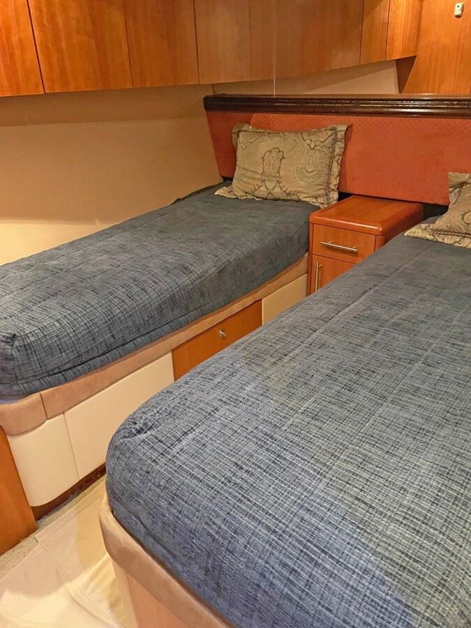 HATTERAS 68 CONVERTIBLE