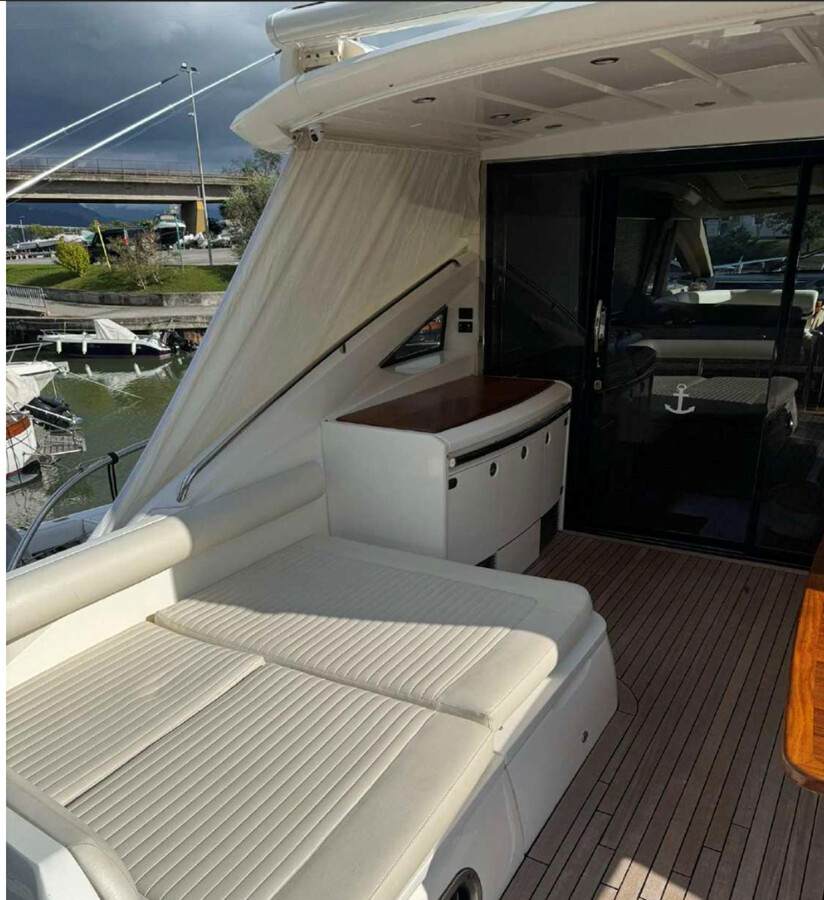 PRINCESS V65 SPORT YACHT