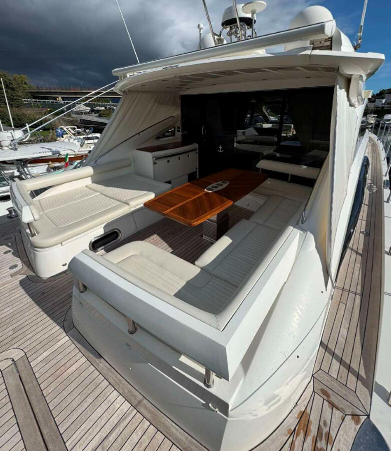 PRINCESS V65 SPORT YACHT