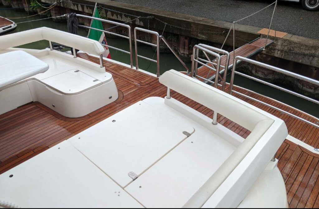 PRINCESS V65 SPORT YACHT