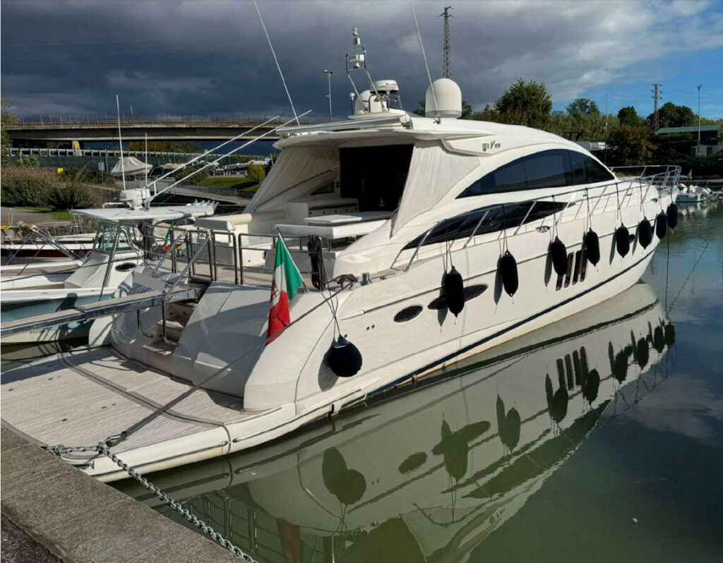 PRINCESS V65 SPORT YACHT