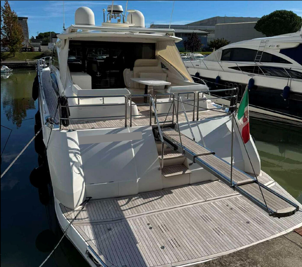 PRINCESS V65 SPORT YACHT