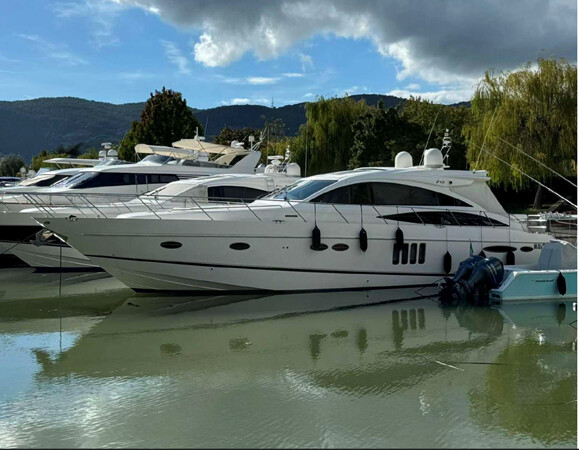 PRINCESS V65 SPORT YACHT