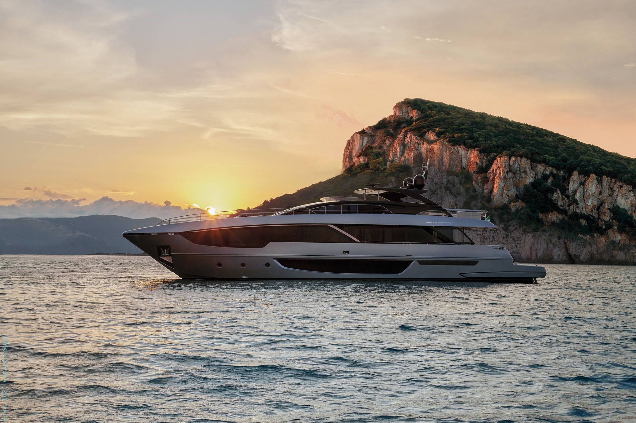 102' CORSARIO SUPER RIVA YACHT