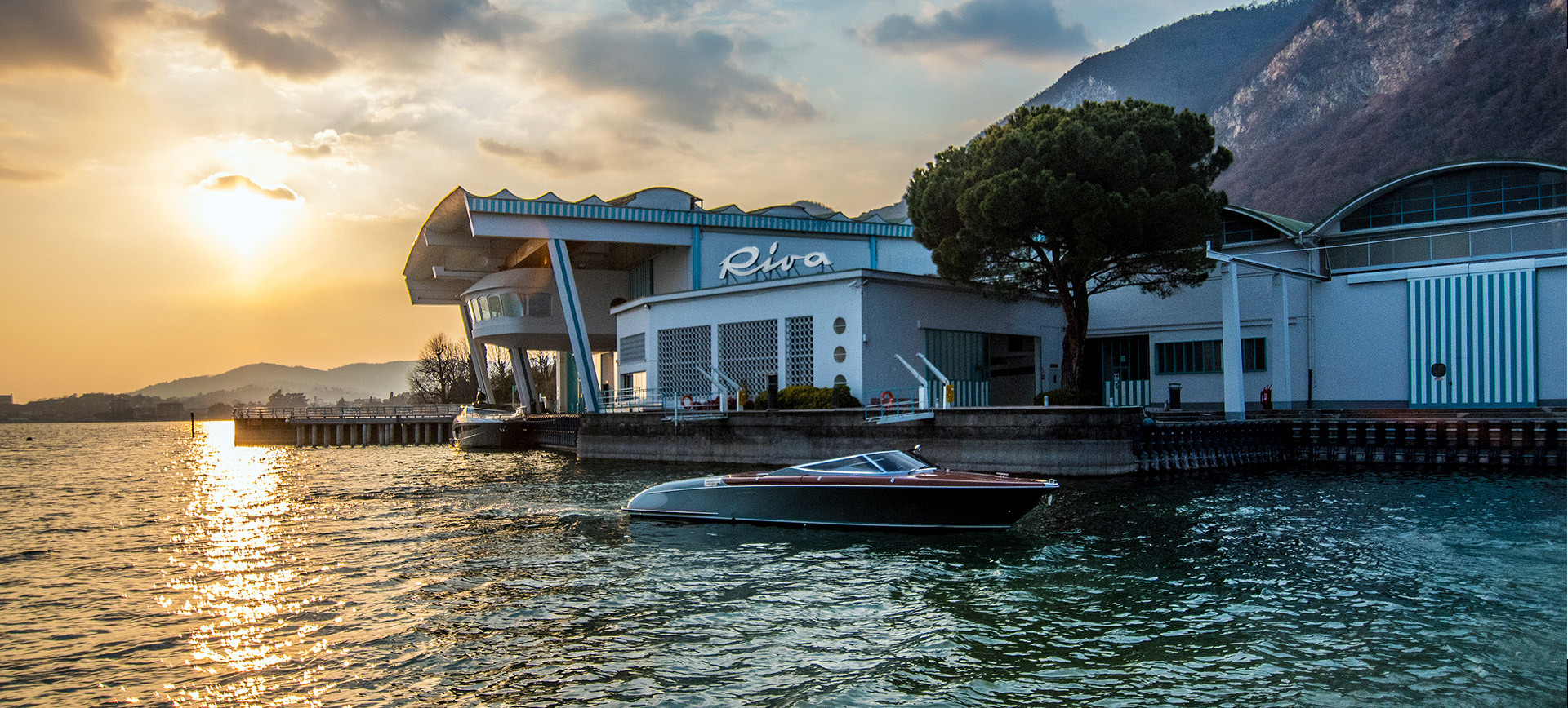img-background-history-06 riva yacht