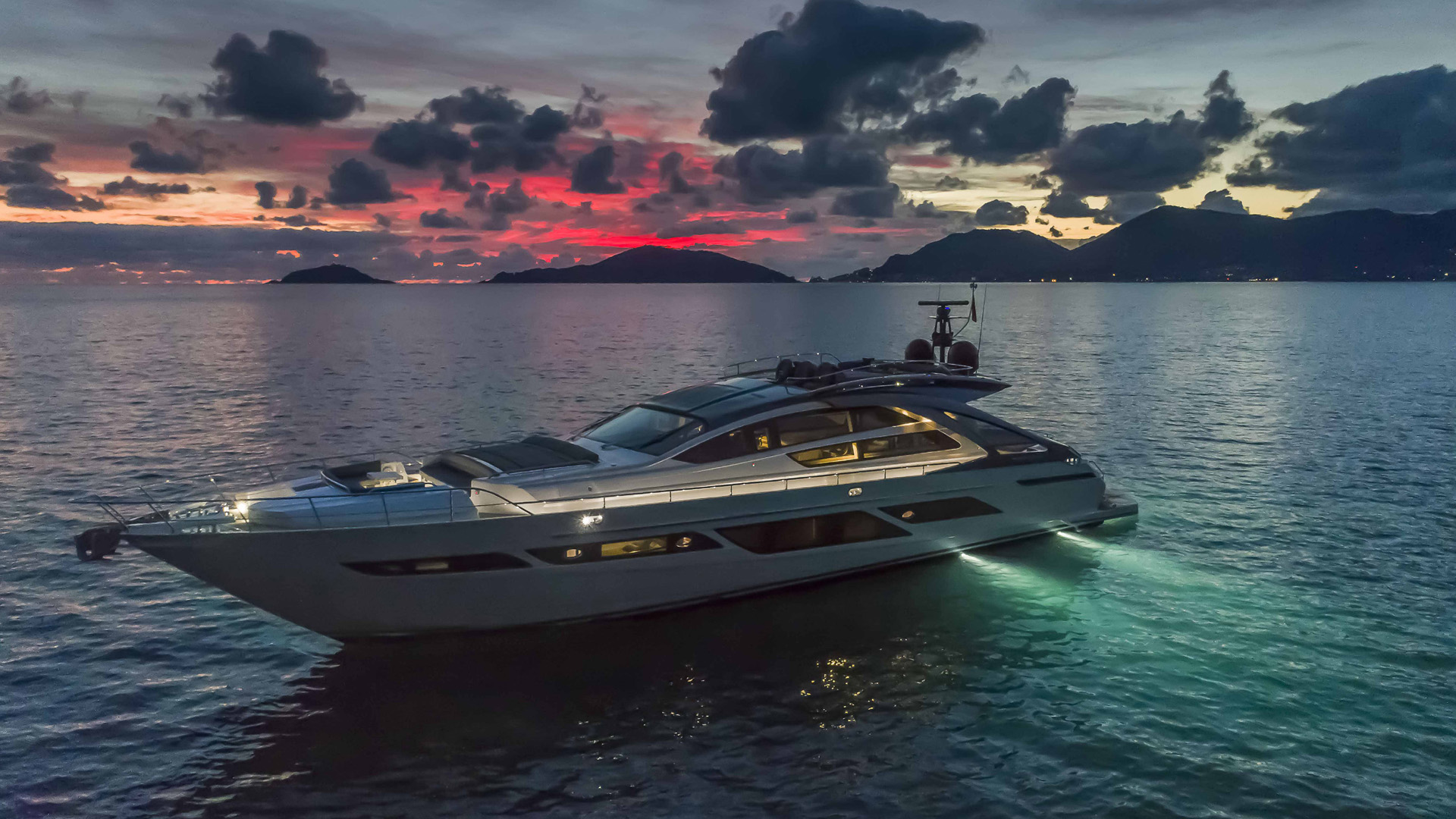 PERSHING YACHT